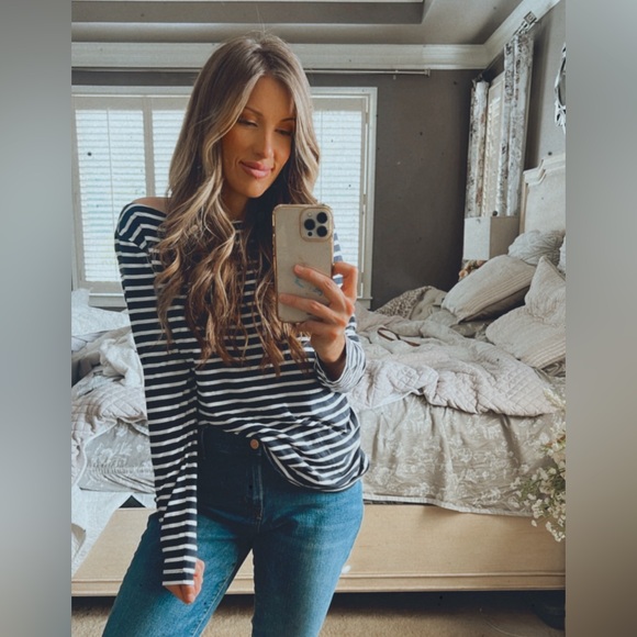 Welcome to my closet! - Picture 5 of 6